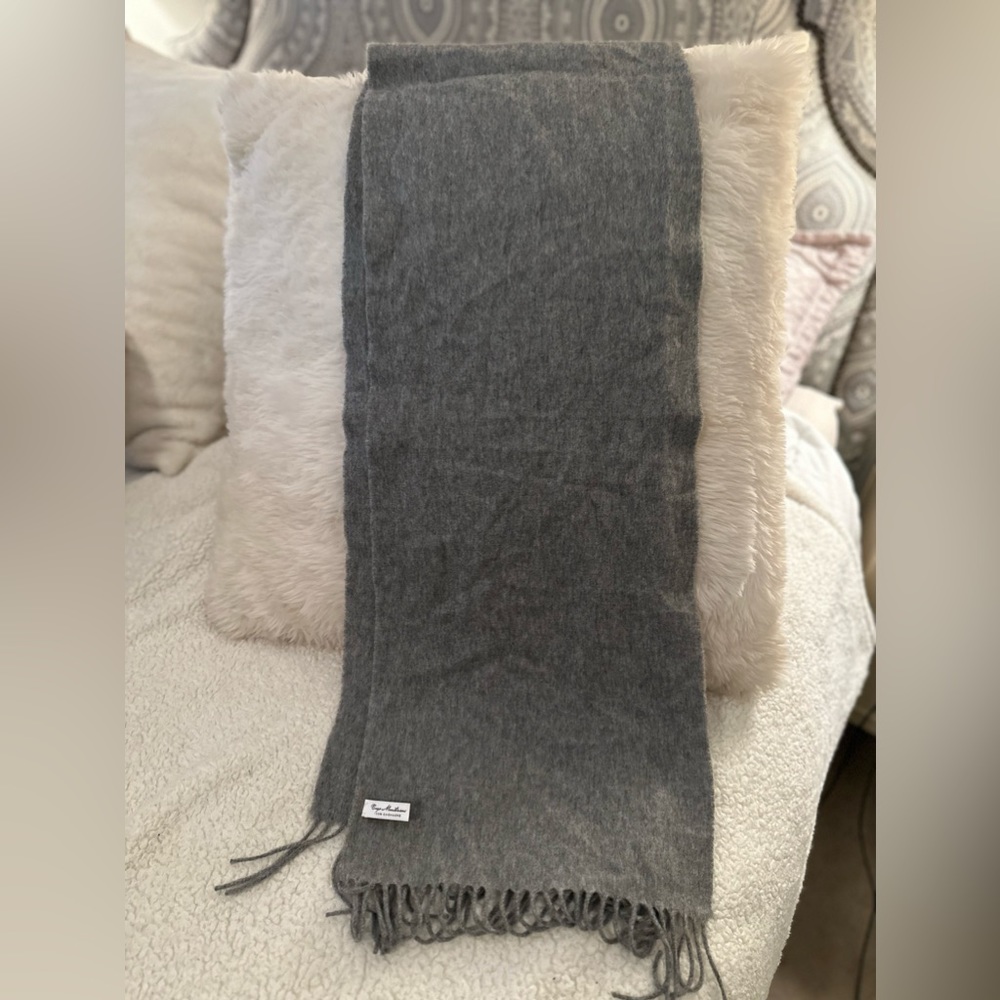 Enya Montanoni Gray 100% Cashmere Scarf with Tassels